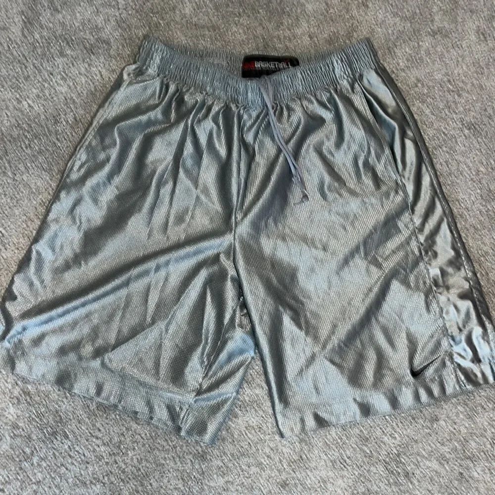Nike 2 pocket Silver lined Long 9 1/2” basketball athletic gym workout shorts 2X